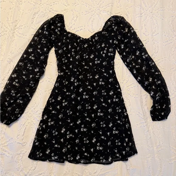 Hollister Black Floral Long Sleeve Dress - Picture 1 of 3